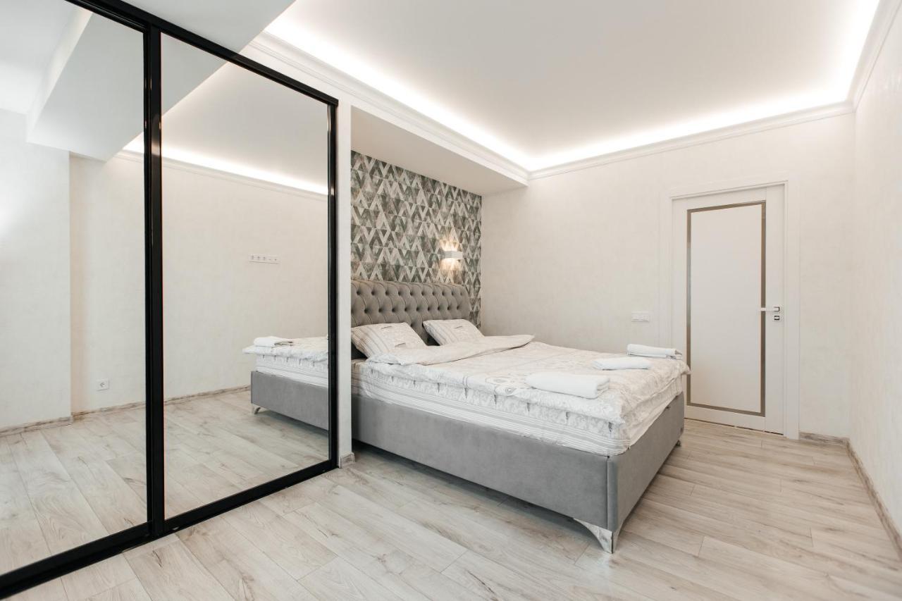 Luxury Apartment คีชีเนา ภายนอก รูปภาพ
