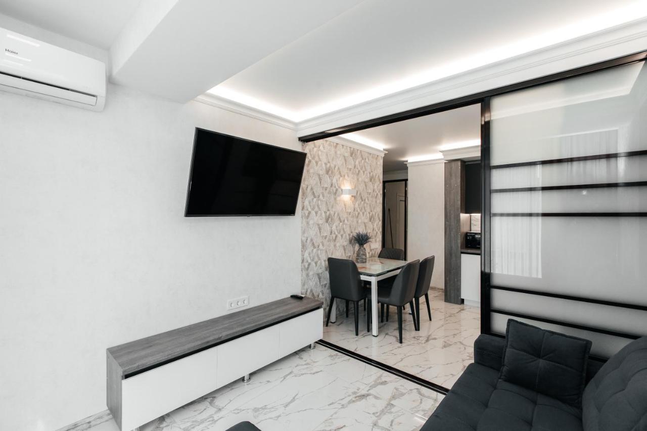 Luxury Apartment คีชีเนา ภายนอก รูปภาพ